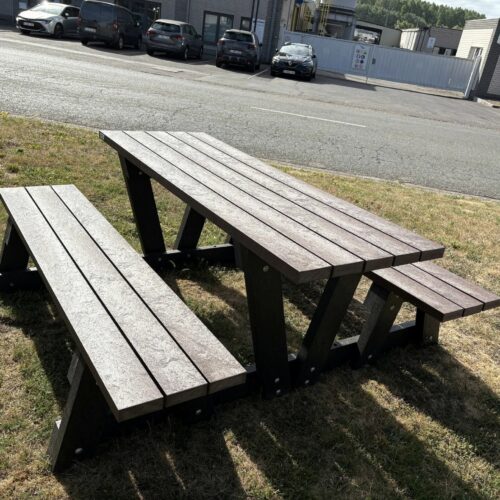 Kunststof picknickset Lyon 12 Leverbaar in diverse kleuren en ook vrijstaand te plaatsen. Picknicktafel Lyon van het kwaliteitsmerk Govaplast